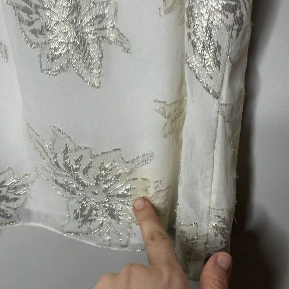 White House Black Market Size S White Metallic Gold Floral Sleeveless Silk Top - Picture 12 of 12